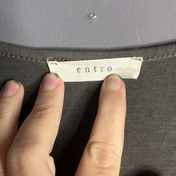 Entro Gray Scoop Neck Fringed Top Size Small - Picture 2 of 6